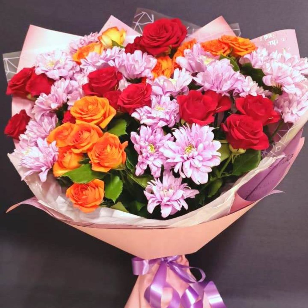 Букет цветов из: Хризантемы и Розы